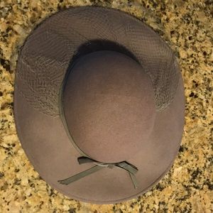 Stunning Hat! Back Bow, Front Netting 💐